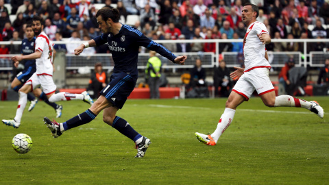 Gareth Bale marca su segundo gol ante el Rayo Vallecano. REUTERS/Sergio Perez Gareth Bale marca su segundo gol ante el Rayo Vallecano. REUTERS/Sergio Perez