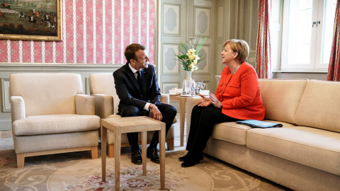 La canciller alemana Angela Merkel y el presidente francés Emmanuel Macron, en su encuentro bilateral en el marco de la cumbre franco-germana, en el Palacio de Meseberg. REUTERS La canciller alemana Angela Merkel y el presidente francés Emmanuel Macron, en su encuentro bilateral en el marco de la cumbre franco-germana, en el Palacio de Meseberg. REUTERS