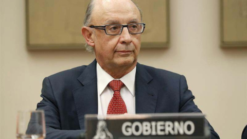 El ministro de Hacienda, Cristóbal Montoro, durante una comparecencia en el Congreso. | CHEMA MOYA (EFE) El ministro de Hacienda, Cristóbal Montoro, durante una comparecencia en el Congreso. | CHEMA MOYA (EFE)