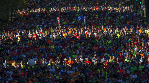 Vista general de los participantes en la 39 edición de la maratón de Madrid,a su paso por el Paseo de la Castellana. EFE/Emilio Naranjo