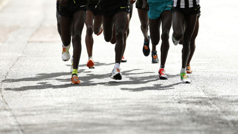 Detalle de los corredores de la maratón de Londres. REUTERS /Andrew Boyers