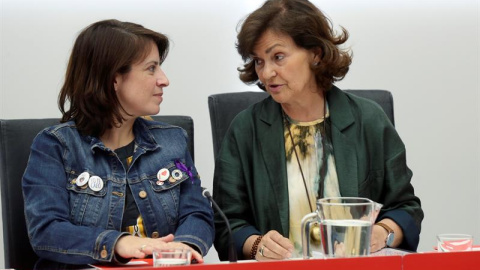 La vicesecretaria general del PSOE Adriana Lastra, junto a la secretaria del área de Igualdad Carmen Calvo. - EFE La vicesecretaria general del PSOE Adriana Lastra, junto a la secretaria del área de Igualdad Carmen Calvo. - EFE