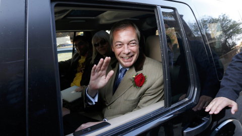 El líder del Partido de la Independencia del Reino Unido (UKIP), Nigel Farage, ha sido el primero de los principales políticos en votar en las elecciones que se celebran hoy en el Reino Unido. El líder del UKIP no habló con los periodistas 