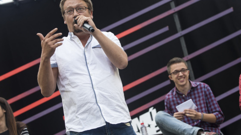 El lider de En Comú Podem, Xavier Doménech, junto al número dos de Podemos, Iñigo Errejón(d), durante el acto de precampaña en Barcelona. EFE/Quique García