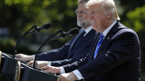 Mariano Rajoy con el presidente de EEUU Donald Trump durante la rueda de prensa conjunta en el Rose Garden de la Casa Blanca en Washington el 26 de septiembre del 2017. REUTERS/ Jonathan Ernst Mariano Rajoy con el presidente de EEUU Donald Trump durante la rueda de prensa conjunta en el Rose Garden de la Casa Blanca en Washington el 26 de septiembre del 2017. REUTERS/ Jonathan Ernst