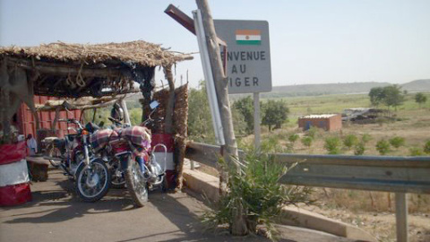 Puesto aduanero de Niger. / L. HERBLOT