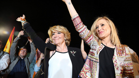 Las candidatas del PP a la Comunidad y el Ayuntamiento de Madrid, Cristina Cifuentes (d) y Esperanza Aguirre (i), abren la campaña electoral en un acto en los Jardines de Cecilio Rodríguez (Retiro). EFE/Ballesteros