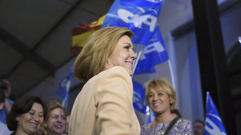 La presidenta del PP de Castilla-La Mancha y candidata a la Presidencia de la Junta, María Dolores de Cospedal, participa en el acto de pegada de carteles que abre la campaña electoral para las próximas Elecciones Municipales y Autonómicas 