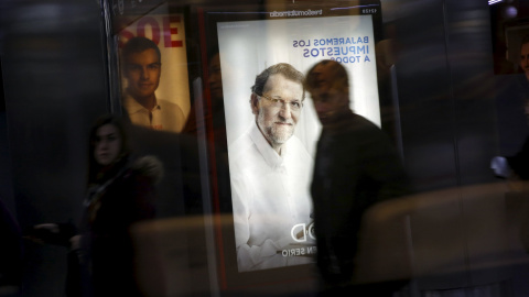 Propaganda electoral de los líderes del PP y del PSOE, Mariano Rajoy y Pedro Sánchez, respectivamente, para el 20-D. REUTERS Propaganda electoral de los líderes del PP y del PSOE, Mariano Rajoy y Pedro Sánchez, respectivamente, para el 20-D. REUTERS