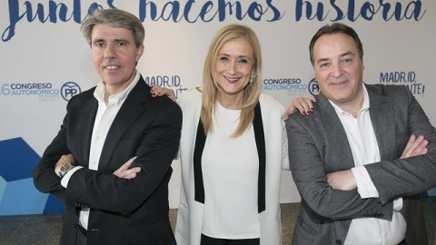 La presidenta de la Comunidad de Madrid, Cristina Cifuentes, entre el consejero de Presidencia, Ángel Garrido, y el exconsejero Jaime González Taboada. E.P. La presidenta de la Comunidad de Madrid, Cristina Cifuentes, entre el consejero de Presidencia, Ángel Garrido, y el exconsejero Jaime González Taboada. E.P.