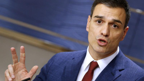 El secretario general del PSOE, Pedro Sánchez, durante la rueda de prensa ofrecida en el Congreso tras reunirse con el rey Felipe VI. EFE/Marisca El secretario general del PSOE, Pedro Sánchez, durante la rueda de prensa ofrecida en el Congreso tras reunirse con el rey Felipe VI. EFE/Marisca