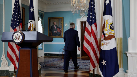 El secretario de Estado de EEUU, Rex Tillerson, tras la comparecencia en Washington para negar que tenga intención de dimitir. REUTERS/Yuri Gripas El secretario de Estado de EEUU, Rex Tillerson, tras la comparecencia en Washington para negar que tenga intención de dimitir. REUTERS/Yuri Gripas