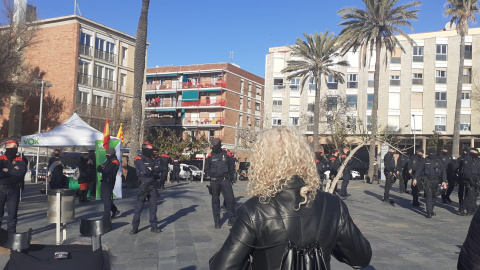 16/01/2021. Manifestantes antifascistas se concentran frente a la carpa de Vox. - Gala Pin 16/01/2021. Manifestantes antifascistas se concentran frente a la carpa de Vox. - Gala Pin