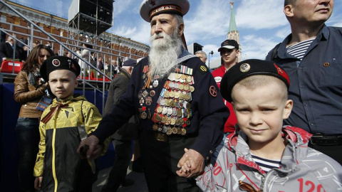 Un veterano de guerra ruso acude al día de la victoria Un veterano de guerra ruso acude al día de la victoria