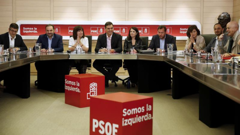 La Comisión Permanente del PSOE en la reunión que tuvo lugar en la sede de la calle Ferraz, un día después del 1-O - EFE/Mariscal La Comisión Permanente del PSOE en la reunión que tuvo lugar en la sede de la calle Ferraz, un día después del 1-O - EFE/Mariscal