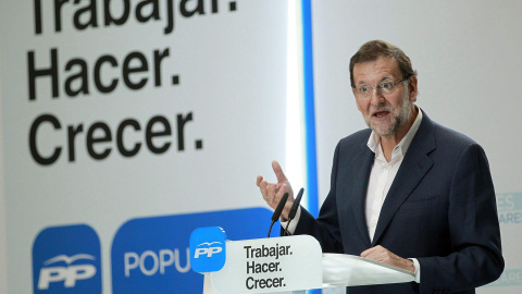 El presidente del Gobierno, Mariano Rajoy, durante su intervención al comienzo del mitin hoy la Laguna, que ha tenido que ser suspendido. EFE/Cristóbal García El presidente del Gobierno, Mariano Rajoy, durante su intervención al comienzo del mitin hoy la Laguna, que ha tenido que ser suspendido. EFE/Cristóbal García