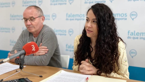 3/5/23 La candidata de Compostela Aberta, María Rozas, con el número dos de su candidatura, Xan Duro. 3/5/23 La candidata de Compostela Aberta, María Rozas, con el número dos de su candidatura, Xan Duro.