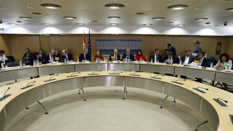 Vista general de la reunión del Consejo de Política Fiscal y Financiera (CPFF), de los consejeros de Finanzas autonómicos, presidida por el ministro de Hacienda en funciones, Cristóbal Montoro. EFE/Mariscal Vista general de la reunión del Consejo de Política Fiscal y Financiera (CPFF), de los consejeros de Finanzas autonómicos, presidida por el ministro de Hacienda en funciones, Cristóbal Montoro. EFE/Mariscal