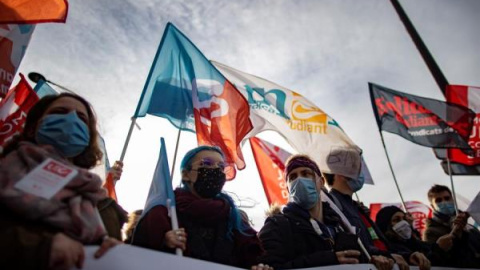 Sindicato de estudiantes en Francia protestan por las clases durante la pandemia. Sindicato de estudiantes en Francia protestan por las clases durante la pandemia.