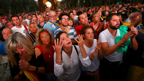 Caras de decepción tras la comparecencia /Reuters Caras de decepción tras la comparecencia /Reuters
