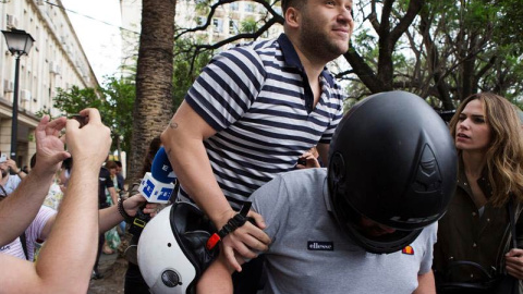 José Angel Prenda abandona el juzgado. (P.H. | EFE) José Angel Prenda abandona el juzgado. (P.H. | EFE)