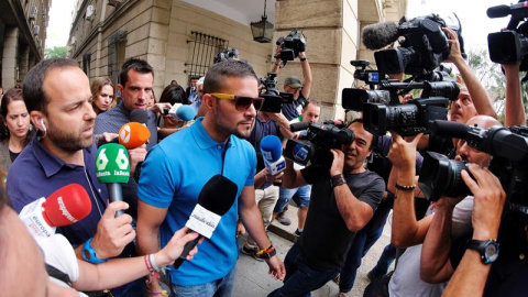 El joven Ángel Boza ha sido el tercero de los integrantes de 'La Manada', condenado a nueve años de cárcel por abusar sexualmente de una joven madrileña en Pamplona durante los Sanfermines de 2016, que se ha presentado esta mañana ante el j El joven Ángel Boza ha sido el tercero de los integrantes de 'La Manada', condenado a nueve años de cárcel por abusar sexualmente de una joven madrileña en Pamplona durante los Sanfermines de 2016, que se ha presentado esta mañana ante el j