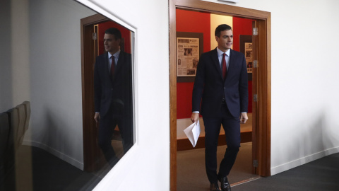 El presidente del Gobierno, Pedro Sánchez, en la sala de ruedas de prensa del Palacio de la Moncloa, para realizar una declaración sobre Gibraltar. REUTERS/Susana Vera El presidente del Gobierno, Pedro Sánchez, en la sala de ruedas de prensa del Palacio de la Moncloa, para realizar una declaración sobre Gibraltar. REUTERS/Susana Vera