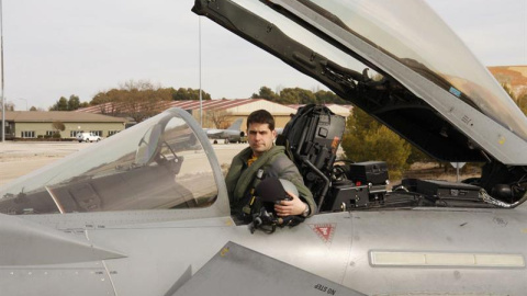 El capitán del Ejército del Aire Borja Aybar, que ha fallecido en un accidente al estrellarse el avión de combate Eurofighter en su base de Albacete. El capitán del Ejército del Aire Borja Aybar, que ha fallecido en un accidente al estrellarse el avión de combate Eurofighter en su base de Albacete.
