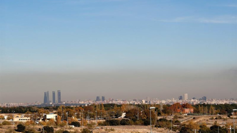 Vista de la capa de contaminación que cubre la ciudad de Madrid. - EFE Vista de la capa de contaminación que cubre la ciudad de Madrid. - EFE