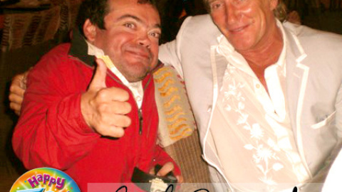 Esejambo, con Rod Stewart. Esejambo, con Rod Stewart.