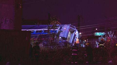 Los servicios de rescate trabajan en el lugar del accidente. / Charles Mostoller (REUTERS) Los servicios de rescate trabajan en el lugar del accidente. / Charles Mostoller (REUTERS)