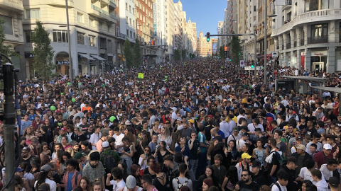 Una multitud de personas participa en la Marcha Mundial de la Marihuana de 2019, a su paso por la Gran Vía de Madrid Una multitud de personas participa en la Marcha Mundial de la Marihuana de 2019, a su paso por la Gran Vía de Madrid