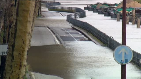 Un gabinete de crisis pendiente del desbordamiento del río Sena en París Un gabinete de crisis pendiente del desbordamiento del río Sena en París