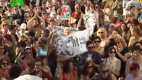 Multitudinaria manifestación en apoyo a Carmena frente al Ayuntamiento de Madrid Multitudinaria manifestación en apoyo a Carmena frente al Ayuntamiento de Madrid
