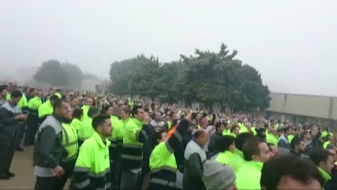 Protesta masiva de los trabajadores de Opel en Zaragoza Protesta masiva de los trabajadores de Opel en Zaragoza