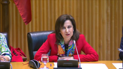Robles se muestra "orgullosa" de los "3.000 trabajadores del CNI" y defiende la legalidad de sus actuaciones Robles se muestra "orgullosa" de los "3.000 trabajadores del CNI" y defiende la legalidad de sus actuaciones