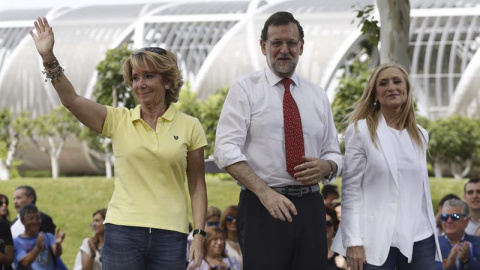 Aguirre, Rajoy y Cifuentes, tras llegar a la meta del Parque de Arganzuela. / REUTERS Aguirre, Rajoy y Cifuentes, tras llegar a la meta del Parque de Arganzuela. / REUTERS