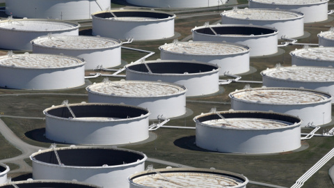 Tanques de almacenamiento de petróleo en la localidad de Cushing, en el Estado de Oklahoma (EEUU). REUTERS/Nick Oxford Tanques de almacenamiento de petróleo en la localidad de Cushing, en el Estado de Oklahoma (EEUU). REUTERS/Nick Oxford