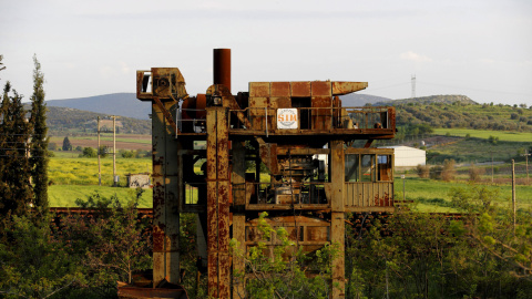 Una fábrica abandonada en la zona industrial de la ciudad de Tebas, en la región Sterea Hellas, Grecia.- REUTERS / Yannis Behrakis