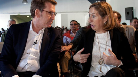 El líder del PP de Galicia, Alberto Núñez Feijóo, conversa con la ministra de Fomento, Ana Pastor, durante la presentación en Vigo de su candidatura al XVI Congreso del partido, que tendrá lugar el 7 y 8 de mayo en Ourense. EFE/Salvador Sas El líder del PP de Galicia, Alberto Núñez Feijóo, conversa con la ministra de Fomento, Ana Pastor, durante la presentación en Vigo de su candidatura al XVI Congreso del partido, que tendrá lugar el 7 y 8 de mayo en Ourense. EFE/Salvador Sas
