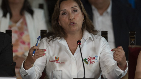 La presidenta de Perú, Dina Boluarte, habla durante una rueda de prensa tras la presentación de un informe de la Comisión Interamericana de Derechos Humanos, el 3 de mayo de 2023 en Lima La presidenta de Perú, Dina Boluarte, habla durante una rueda de prensa tras la presentación de un informe de la Comisión Interamericana de Derechos Humanos, el 3 de mayo de 2023 en Lima