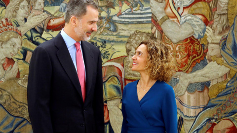 El rey Felipe VI y la presidenta del Congreso de los Diputados, Meritxell Batet, en el Palacio de la Zarzuela, en la audiencia del pasado 22 de mayo. POOL El rey Felipe VI y la presidenta del Congreso de los Diputados, Meritxell Batet, en el Palacio de la Zarzuela, en la audiencia del pasado 22 de mayo. POOL