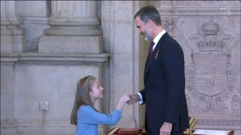 El rey entrega el Toison de Oro a la princesa Leonor El rey entrega el Toison de Oro a la princesa Leonor
