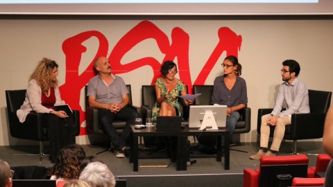 Presentació de l'informe Fake You de la plataforma Xnet amb la participació de la seva portaveu, Simona Levi, i el director de l'Oficina de Drets Civils i Polítics de la Generalitat, Adam Majó. Xnet Presentació de l'informe Fake You de la plataforma Xnet amb la participació de la seva portaveu, Simona Levi, i el director de l'Oficina de Drets Civils i Polítics de la Generalitat, Adam Majó. Xnet