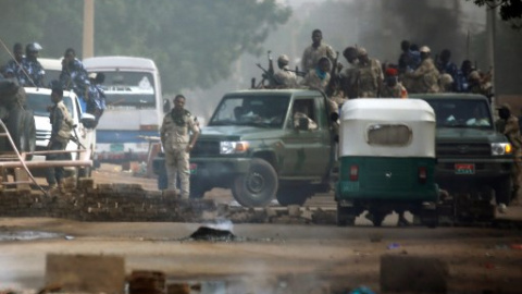 Militares sudaneses desplegados por las calles de Jartum. - AFP Militares sudaneses desplegados por las calles de Jartum. - AFP