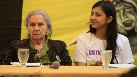 Berta Flores, la madre de Berta Cáceres, y Laura Zúñiga, en la presentación del informe sobre el asesinato de la activista. REUTERS/Jorge Cabrera Berta Flores, la madre de Berta Cáceres, y Laura Zúñiga, en la presentación del informe sobre el asesinato de la activista. REUTERS/Jorge Cabrera