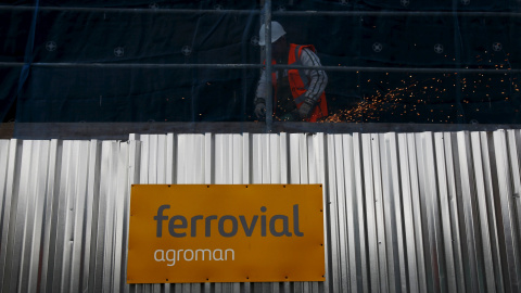 Un trabajador en un obra de Ferrovial en Madrid. REUTERS/Susana Vera Un trabajador en un obra de Ferrovial en Madrid. REUTERS/Susana Vera