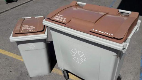 Contenedores marrones para basura sólo orgánica. Ayuntamiento de Madrid. Contenedores marrones para basura sólo orgánica. Ayuntamiento de Madrid.