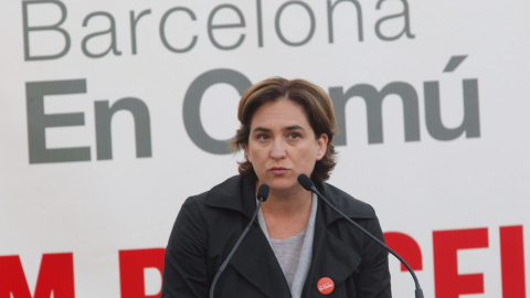 La candidata de BComú a la alcaldía de Barcelona, Ada Colau, durante el mitin en Barcelona, en el aniversario del 15. EFE/Toni Garriga La candidata de BComú a la alcaldía de Barcelona, Ada Colau, durante el mitin en Barcelona, en el aniversario del 15. EFE/Toni Garriga