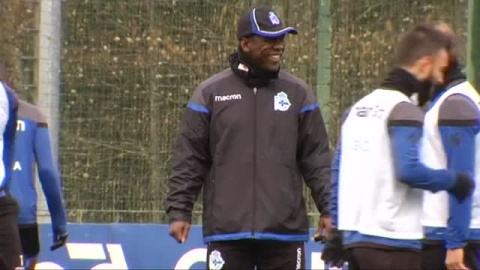 Seedorf dirige su primer entrenamiento con el Deportivo Seedorf dirige su primer entrenamiento con el Deportivo